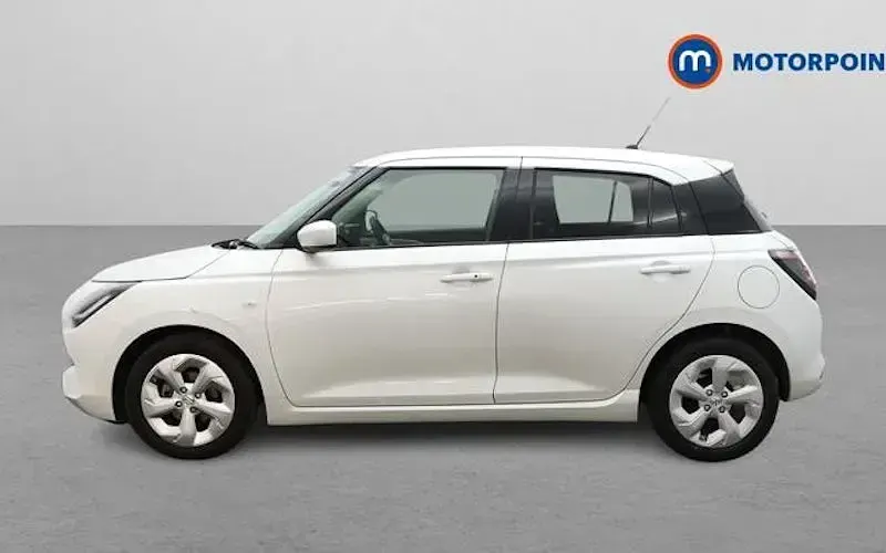 Second-hand Suzuki Swift 82 CP (60 kW) 2025 Alb Hatchback