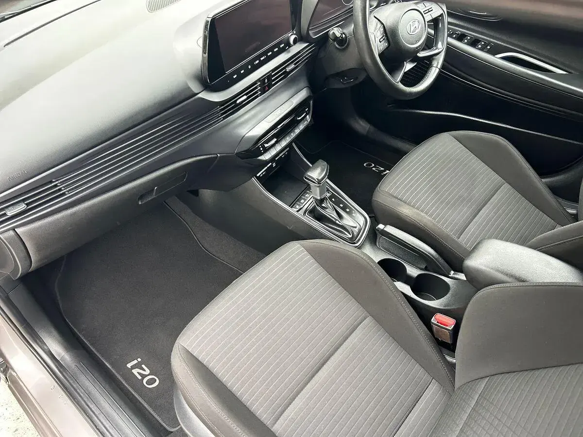 Used Hyundai i20 Premium 100 HP (73 kW) 2022 Bronze Hatchback