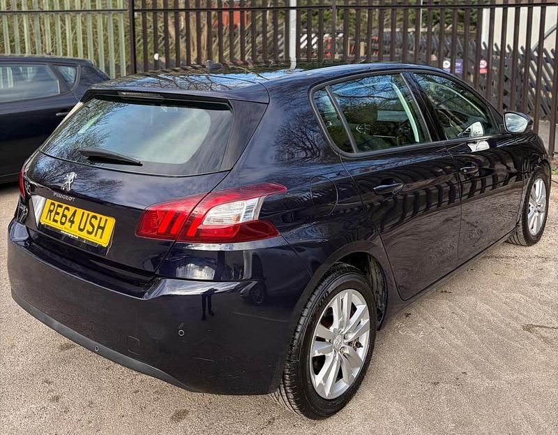 Used Peugeot 308 Active 115 HP (84 kW) 2015 Blue Hatchback