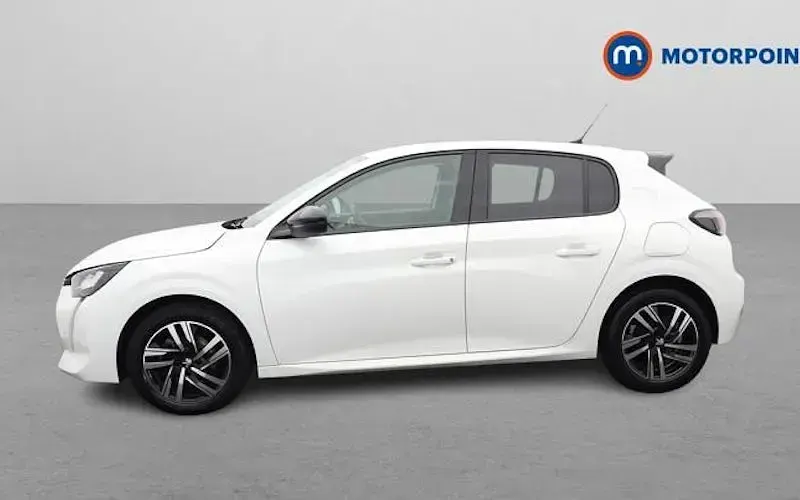 Used Peugeot 208 Allure+ 131 HP (96 kW) 2023 White Hatchback