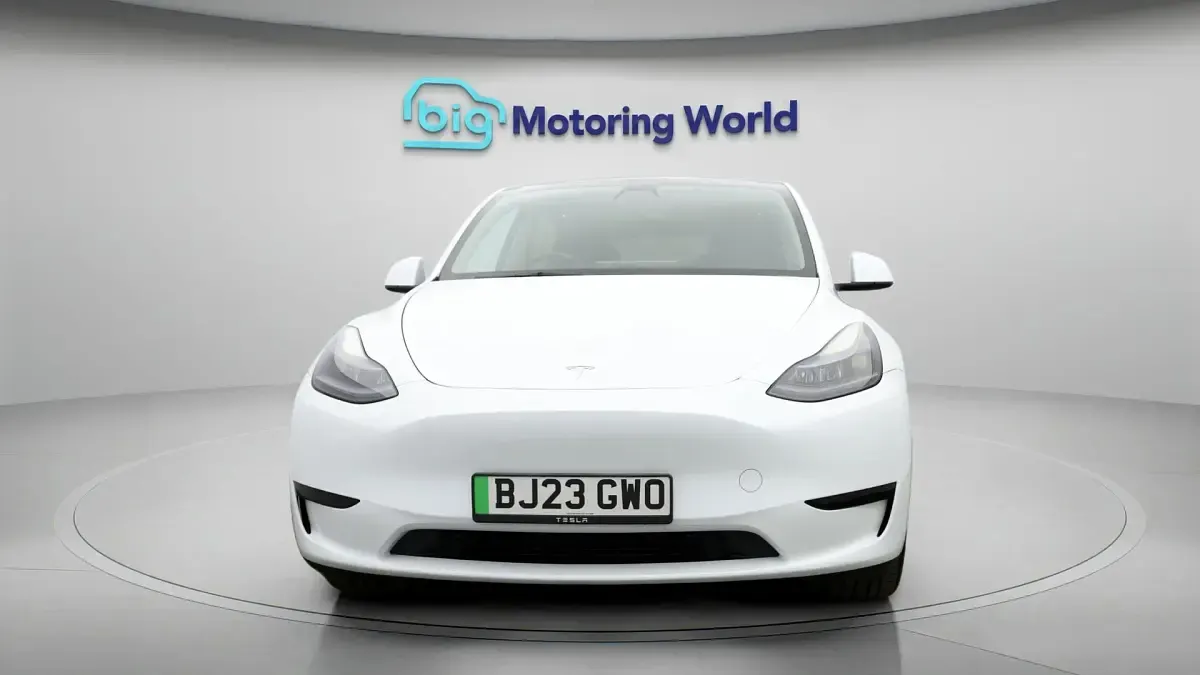 Begagnad Tesla Model Y RWD 219 kW (299 HK) 2023 Vit SUV