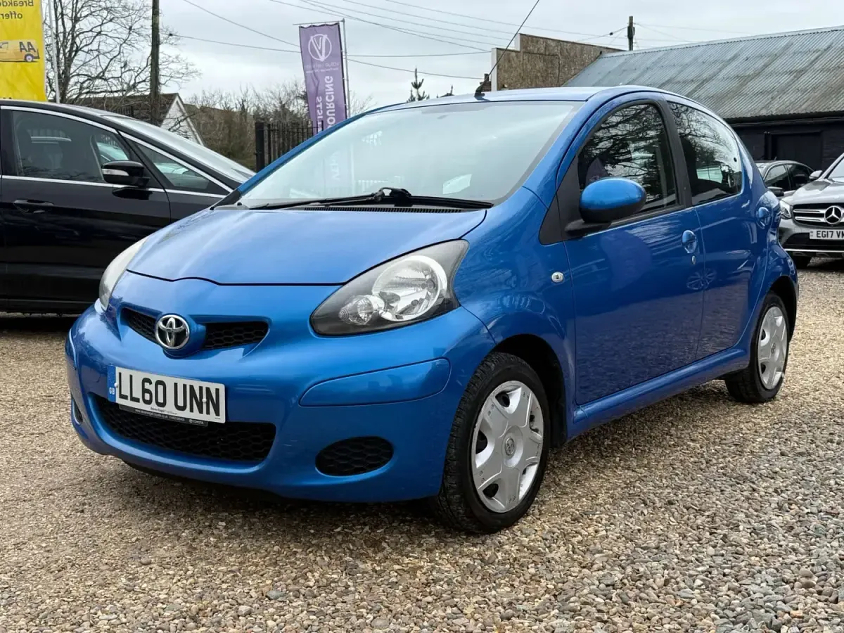 Begagnad Toyota Aygo 67 HK (49 kW) 2010 Blå Halvkombi