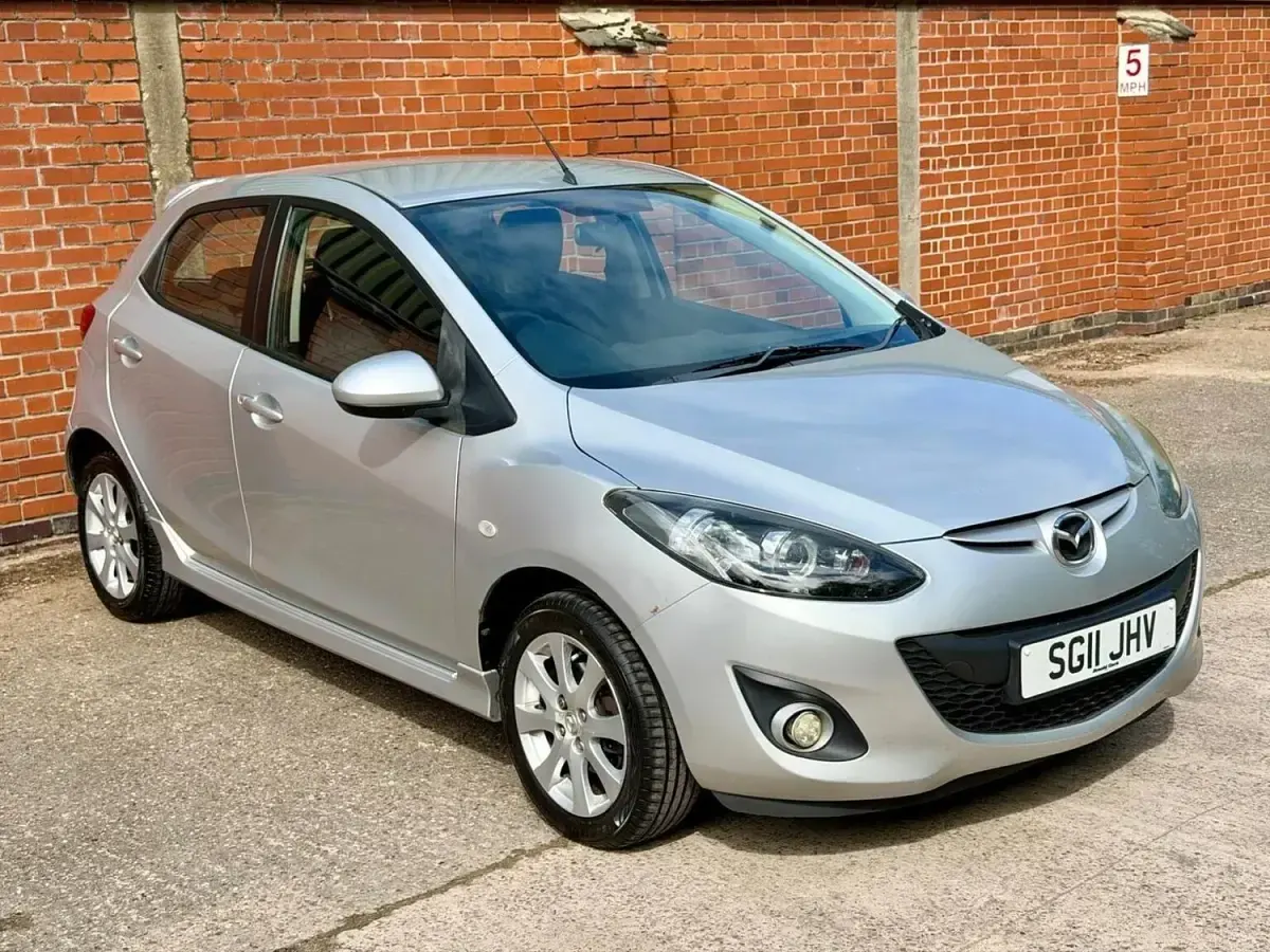 Używany Mazda 2 2011 Srebrny Hatchback