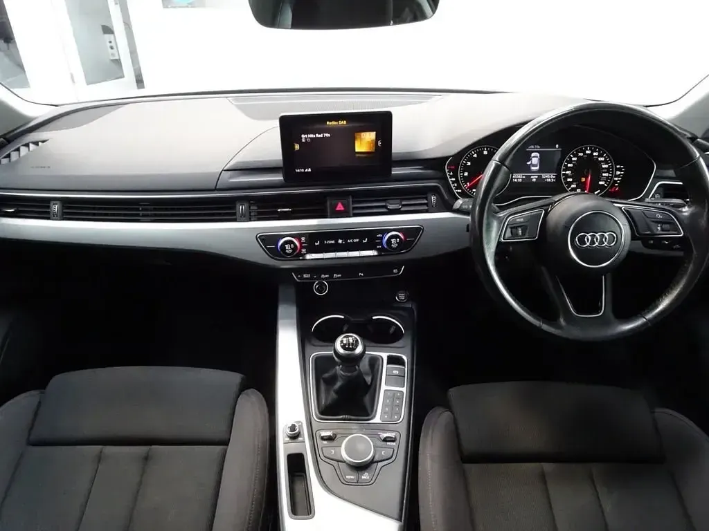 Used Audi A4 Sport 150 HP (110 kW) 2017 White Sedan
