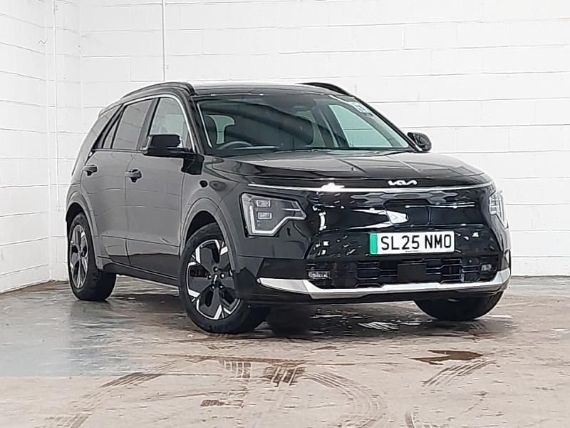 Premium paint midnight black New 2025 Kia e-Niro 4 SUV | £31,498 (Fair price) - Image 1/4