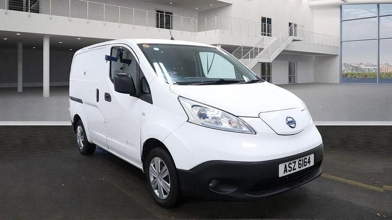White Used 2017 Nissan e-NV200 Acenta MPV | £4,895 (Super price) - Image 1/3