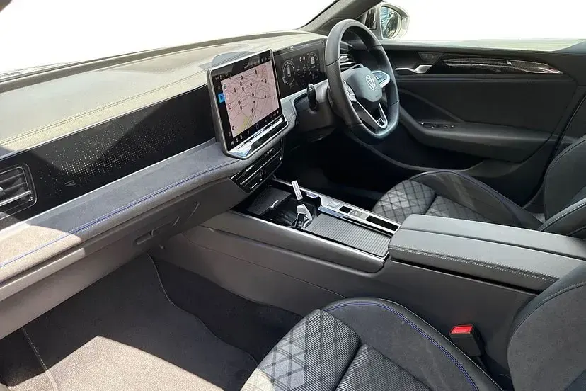 New VW Passat R-line 148 HP (108 kW) 2026 Oyster silver Estate