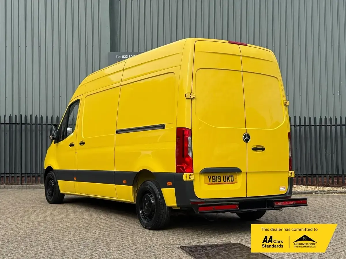 Used Mercedes Sprinter 143 HP (105 kW) 2019 Yellow Van
