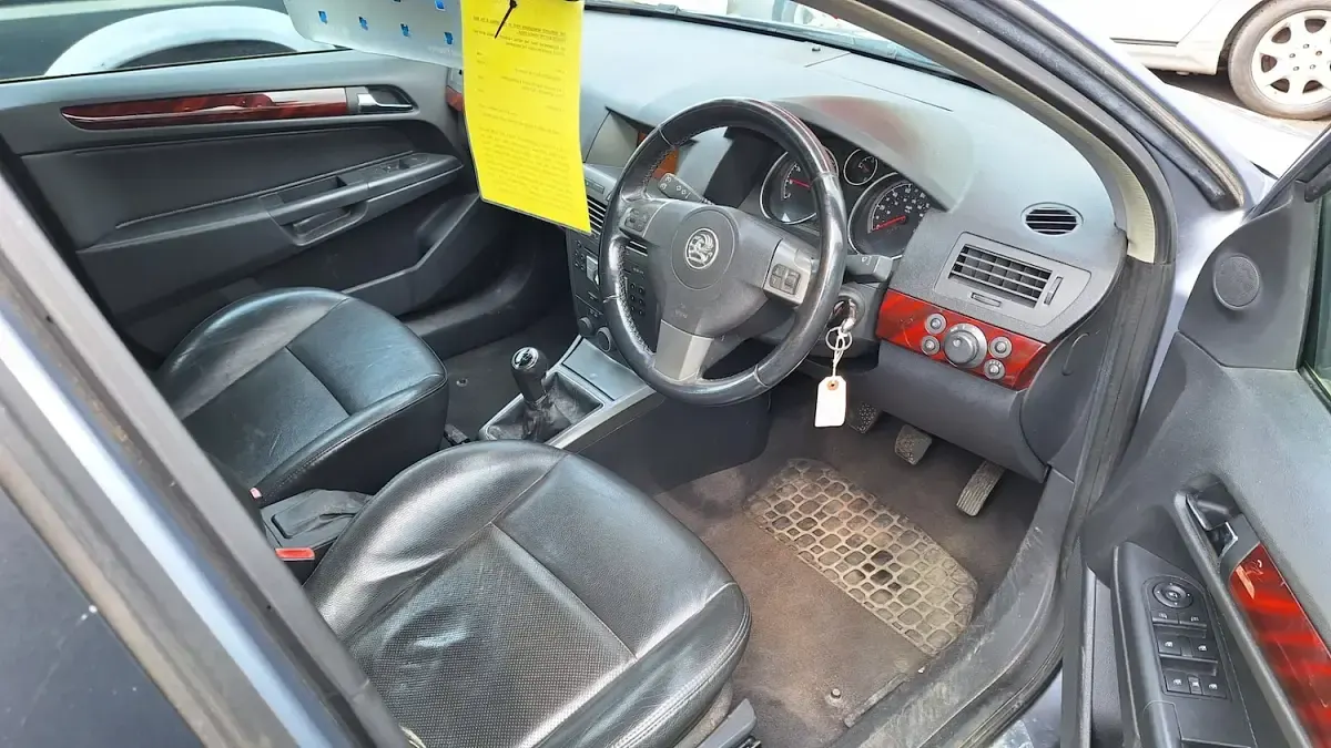 Used Vauxhall Astra Elite 104 HP (76 kW) 2004 Silver Hatchback