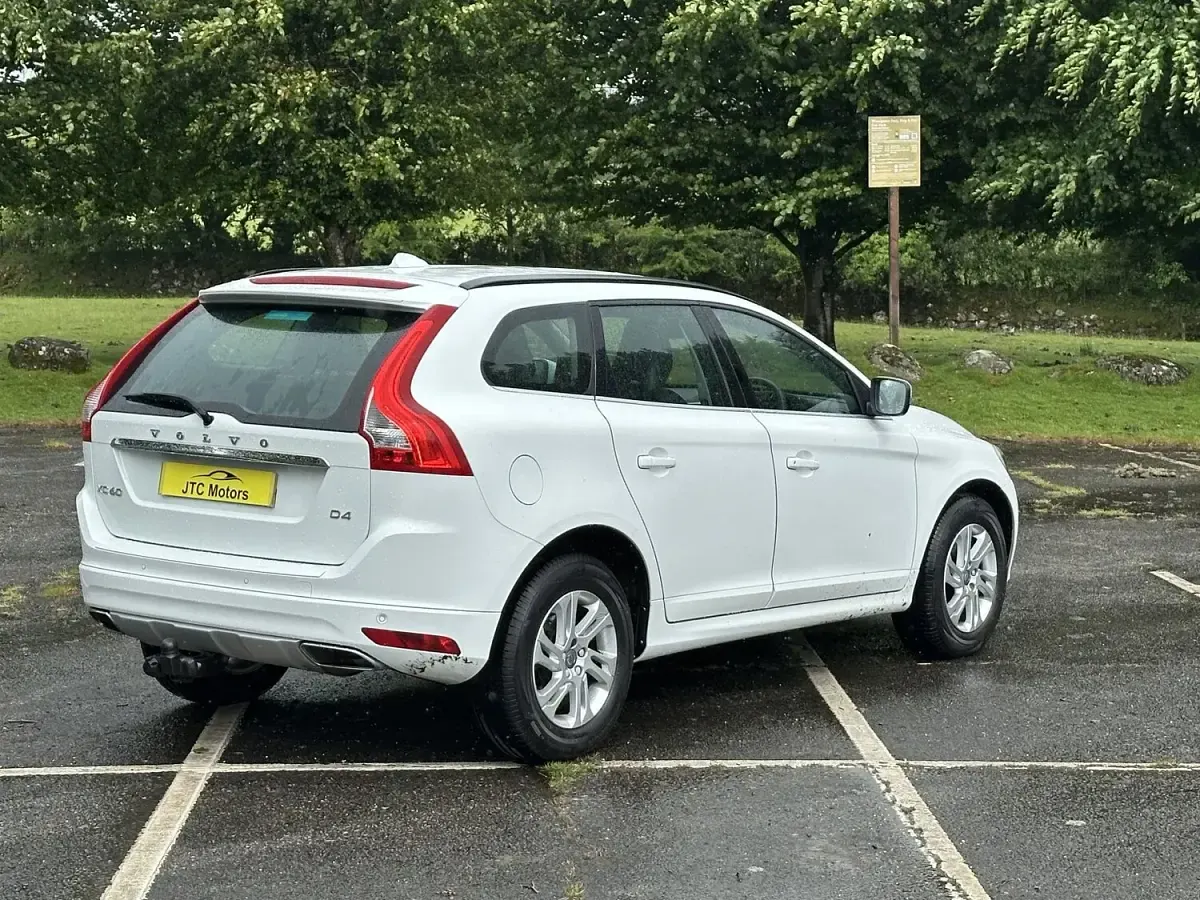 Used Volvo XC60 SE 190 HP (139 kW) 2015 White SUV