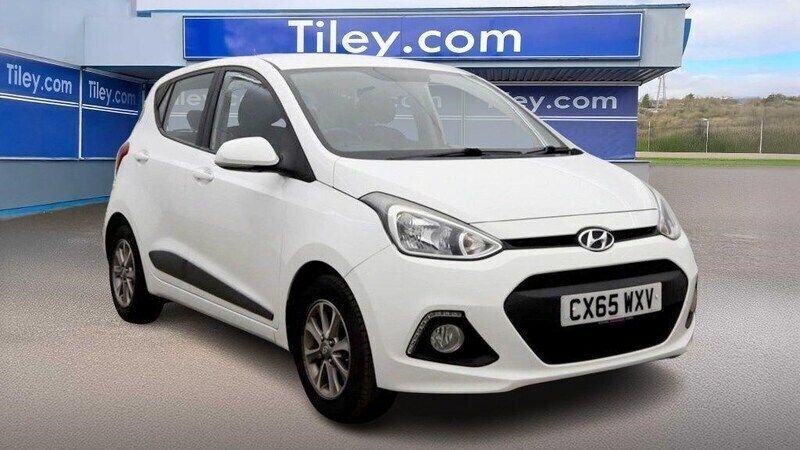 White Used 2015 Hyundai i10 Premium Hatchback | £7,990 (Fair price) - Image 1/2
