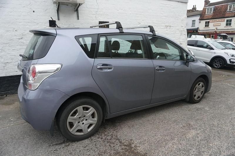 Used Toyota Verso Active 132 HP (97 kW) 2013 Blue MPV