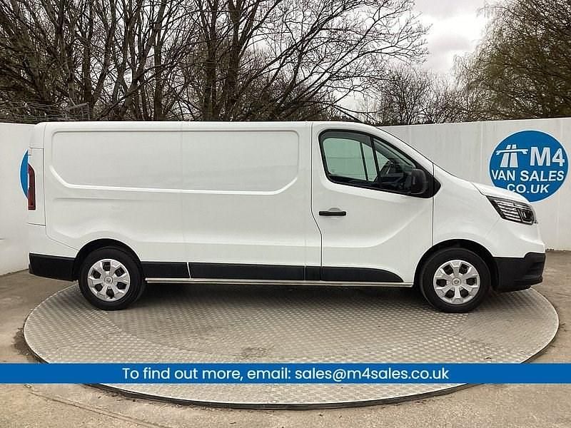Begagnad Renault Trafic 2023 Vit Minibuss