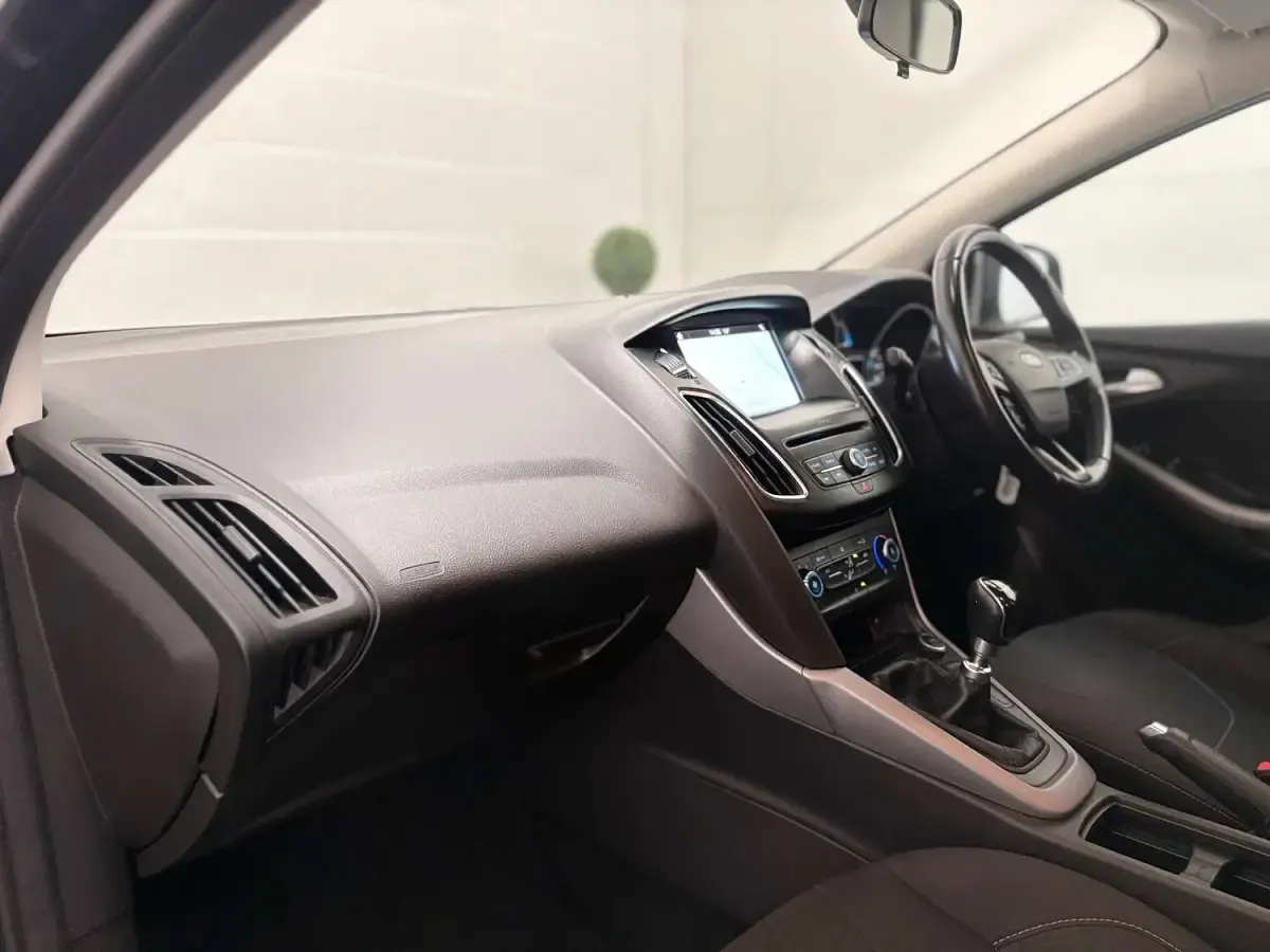 Used Ford Focus Zetec 125 HP (91 kW) 2017 Black Hatchback