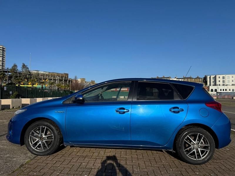 Used Toyota Auris Hybrid 2015 Blue Hatchback