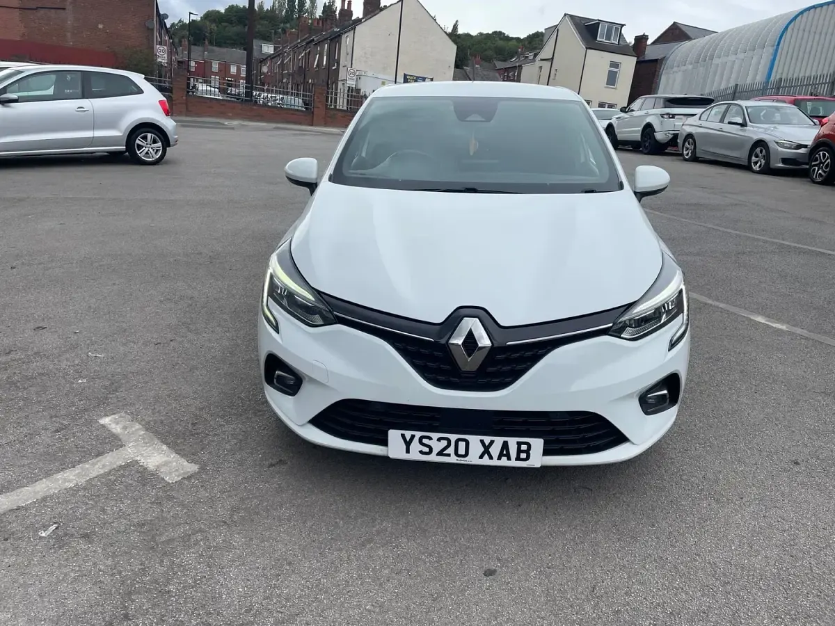 Used Renault Clio Version S 2020 White Hatchback