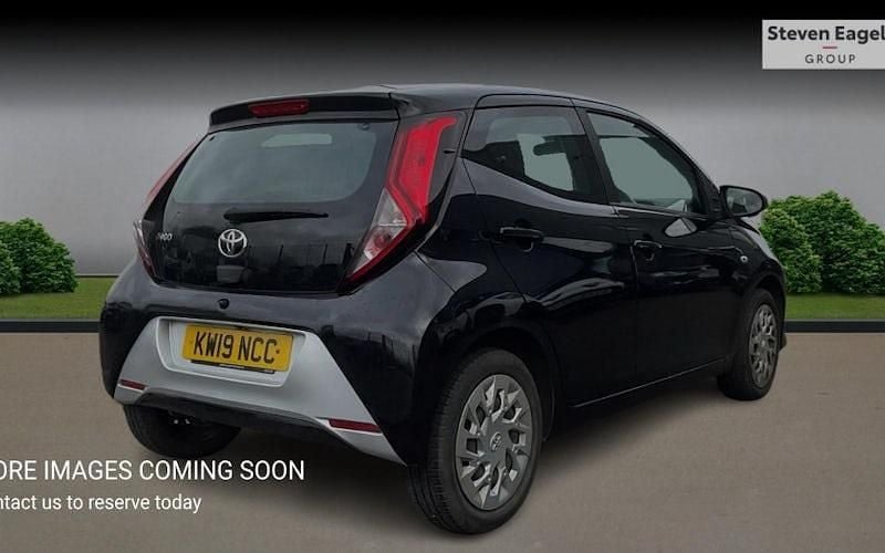 Used Toyota Aygo X-play 72 HP (52 kW) 2020 Hatchback