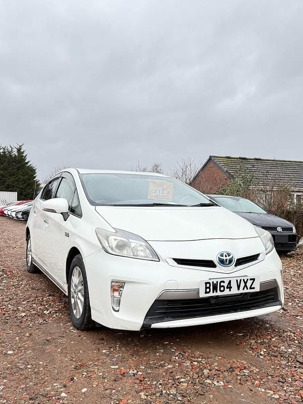 Pearl white Used 2014 Toyota Prius Sedan | £6,200 (Fair price) - Image 1/4