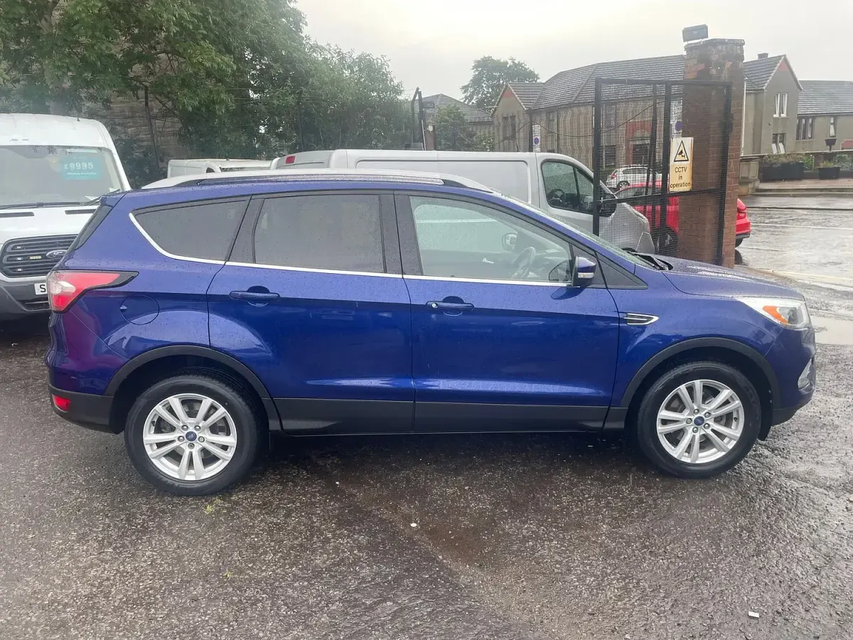 Used Ford Kuga Zetec 120 HP (88 kW) 2017 Blue SUV