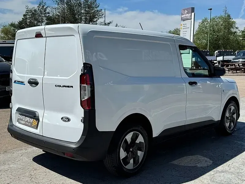 New Ford Transit Trend 100 kW (136 HP) 2025 White Van