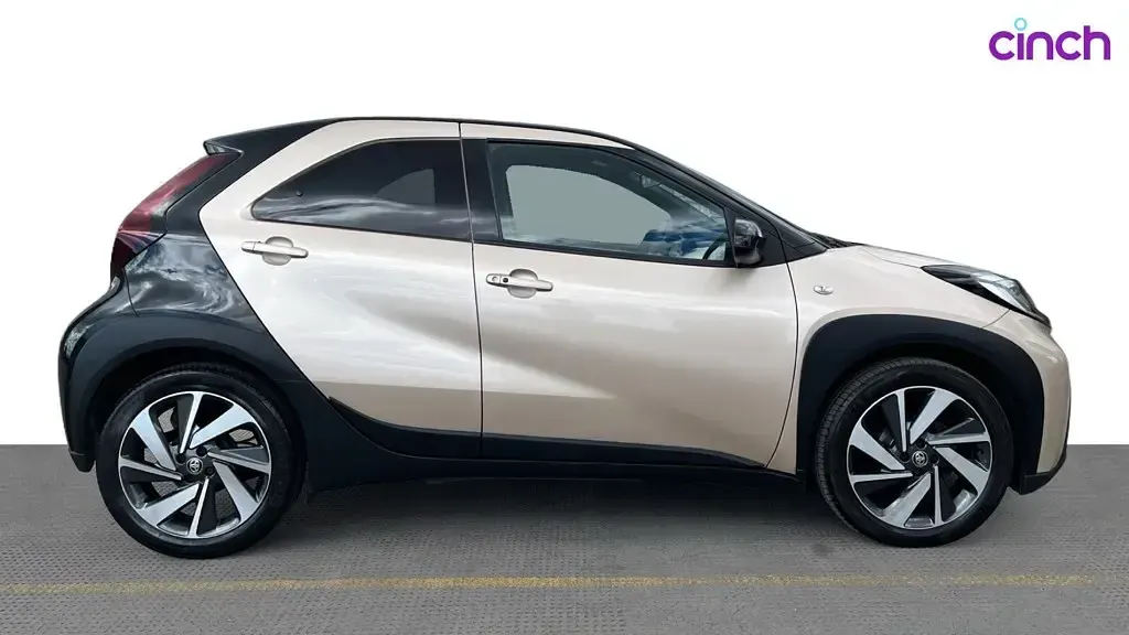 Used Toyota Aygo X 72 HP (52 kW) 2023 Beige SUV