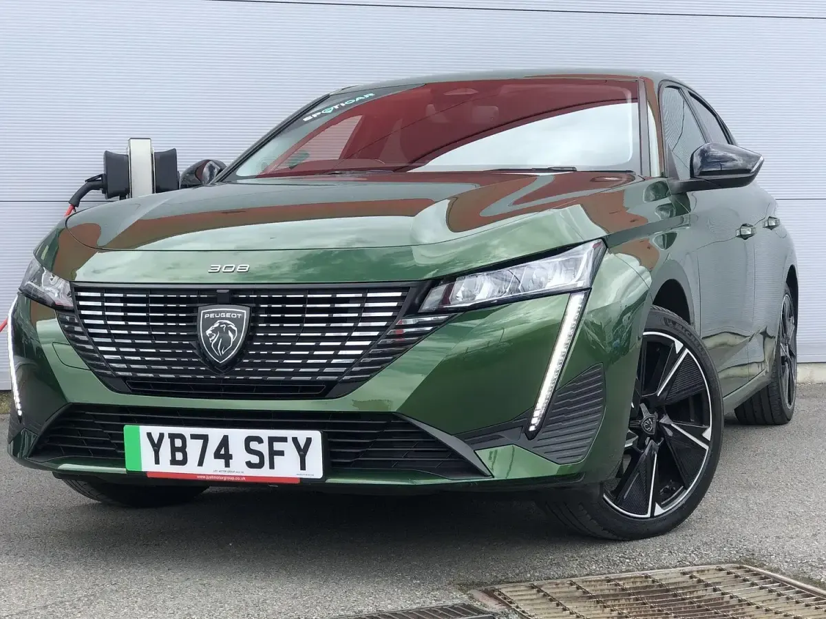 Used Peugeot e-308 Allure 114 kW (156 HP) 2024 Green Hatchback