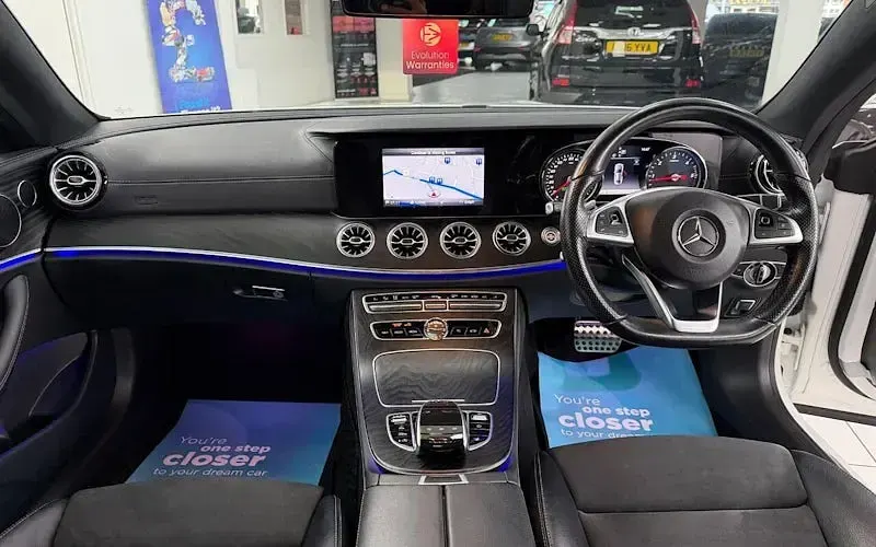 Begagnad Mercedes E220 AMG Line Premium 194 HK (142 kW) 2020 Sportkupé