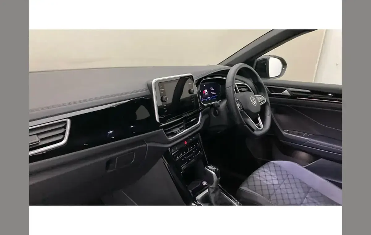 Used VW T-Roc R-line 150 HP (110 kW) 2023 Black SUV