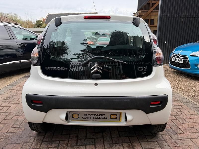 Used Citroën C1 68 HP (50 kW) 2011 White Hatchback