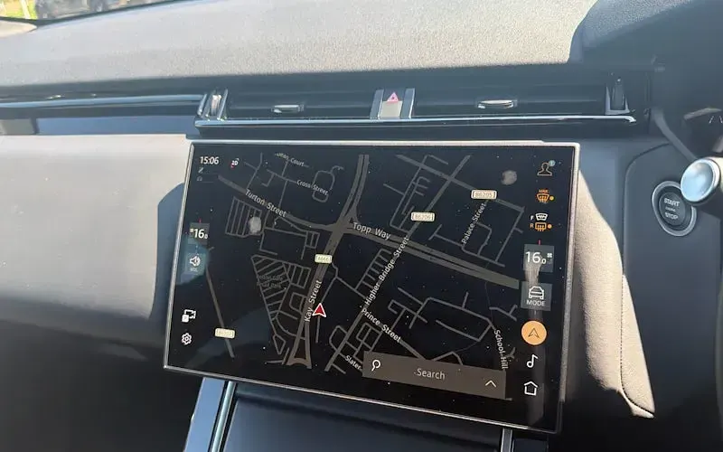 Used Land Rover Range Rover Velar HSE Dynamic 300 HP (220 kW) 2024 Silver SUV