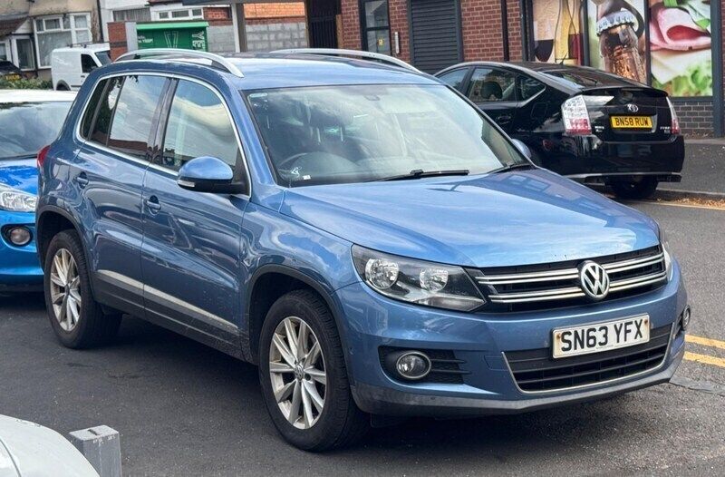 Blue Used 2013 VW Tiguan SE SUV | £3,950 (Fair price) - Image 1/4