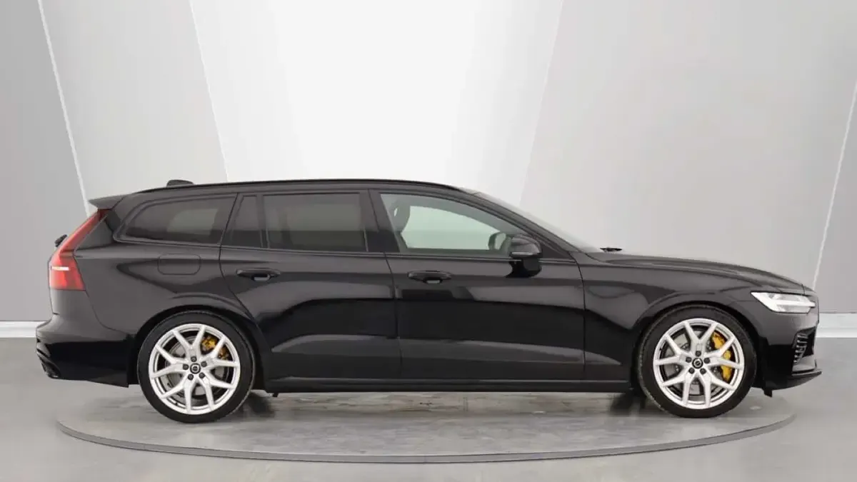 Used Volvo V60 405 HP (297 kW) 2021 Black Estate