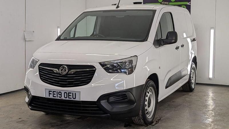 Used Vauxhall Combo Edition 100 HP (73 kW) 2019 White MPV