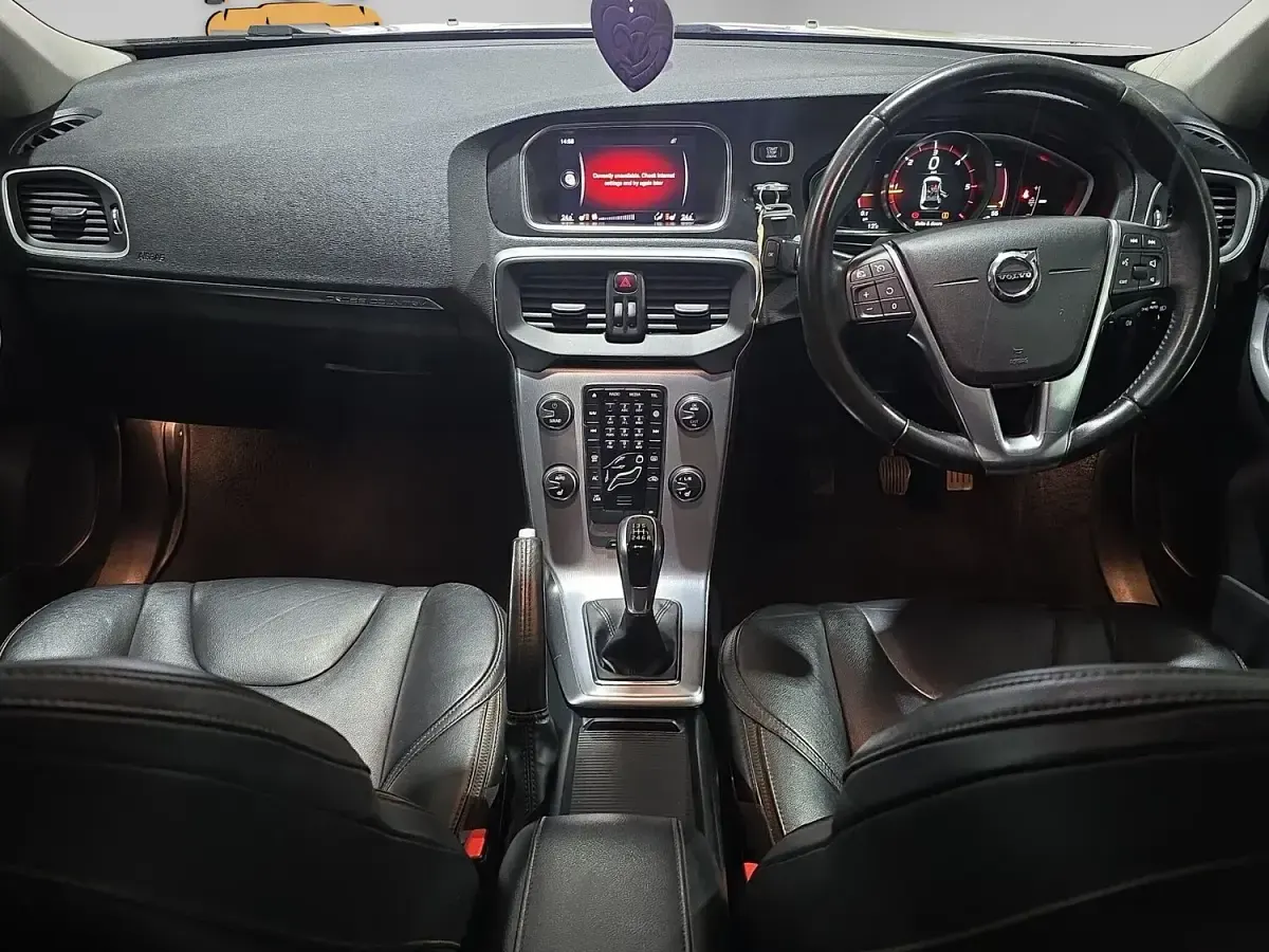 Used Volvo V40 Pro 2017 Gold Hatchback