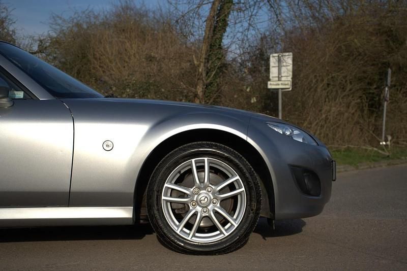 Usado Mazda MX5 125 HP (91 kW) 2012 Prateado Cabrios