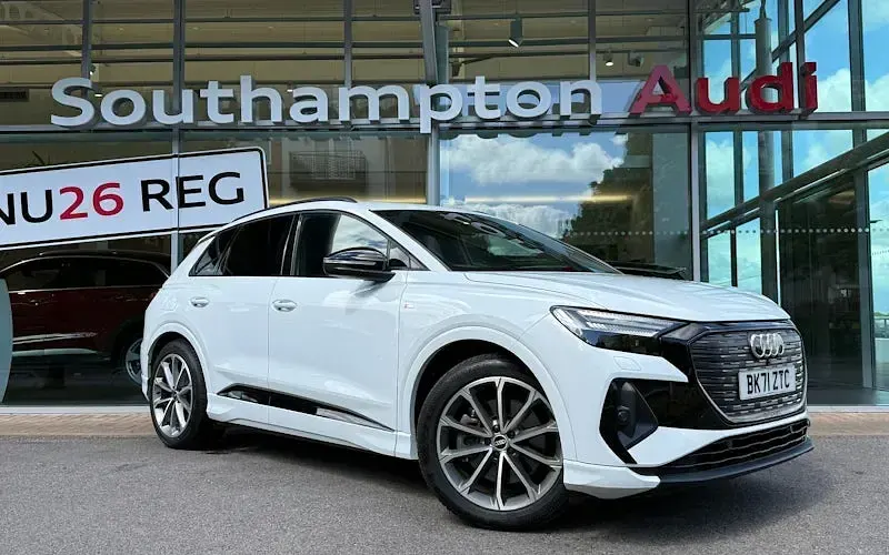 Usado Audi Q4 e-tron 219 kW (299 HP) 2022 SUV
