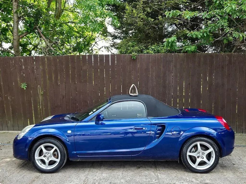 Used Toyota MR2 140 HP (102 kW) 2006 Blue Cabriolet