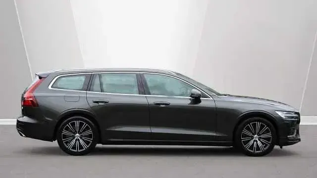 Used Volvo V60 Inscription 350 HP (257 kW) 2022 Estate
