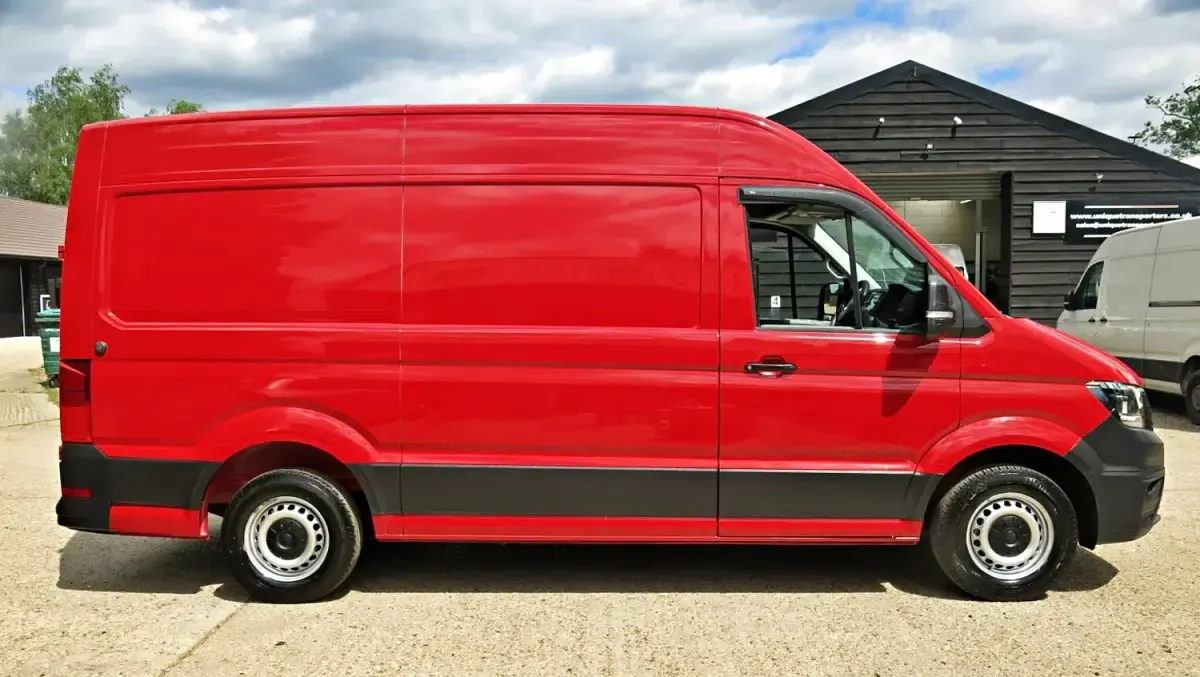 Usado VW Crafter Trendline 140 HP (102 kW) 2022 Vermelho Van