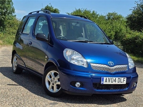 Blue Used 2004 Toyota Yaris Hatchback | £4,450 (Expensive) - Image 1/1