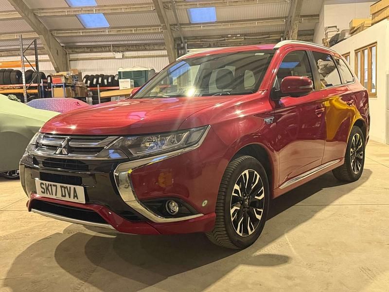 Used Mitsubishi Outlander 200 HP (147 kW) 2017 Red SUV