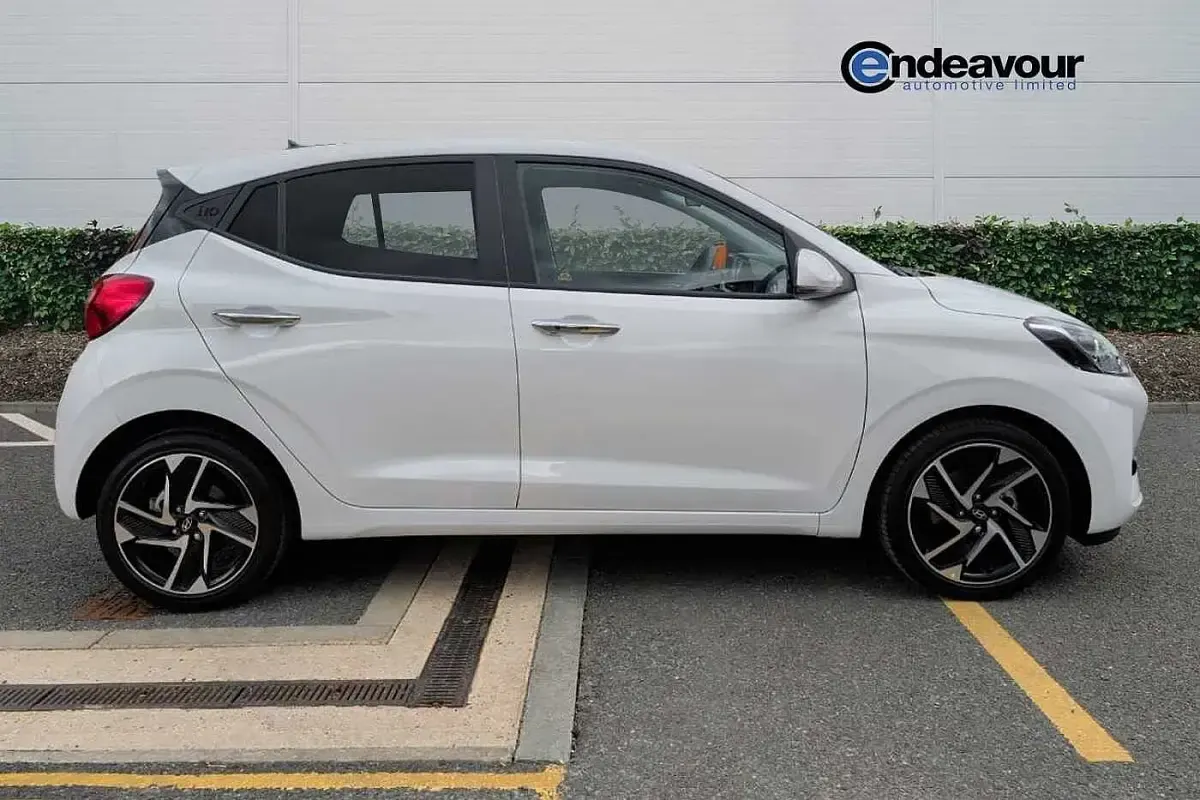 Used Hyundai i10 Premium 79 HP (58 kW) 2026 White Hatchback