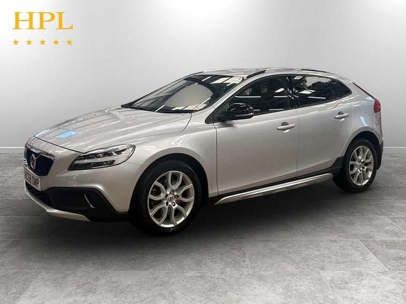 Used Volvo V40 152 HP (111 kW) 2019 Silver Hatchback