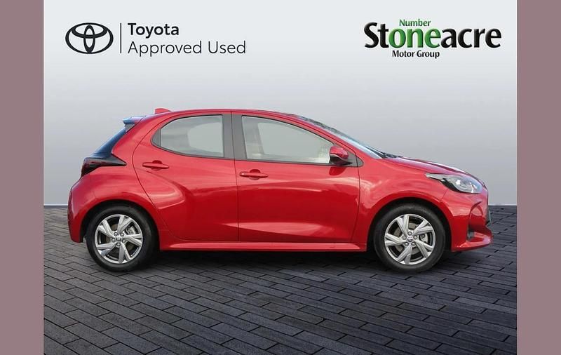 Used Toyota Yaris Hybrid 113 HP (83 kW) 2024 Red Hatchback