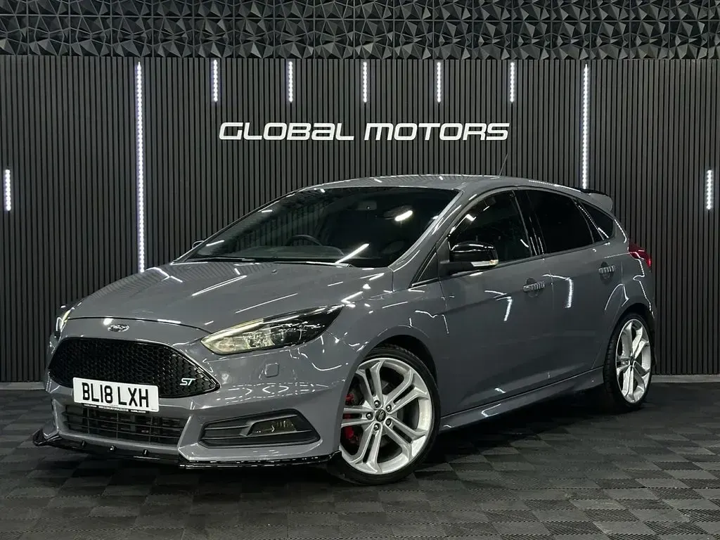 Used Ford Focus ST 250 HP (183 kW) 2018 Grey Hatchback