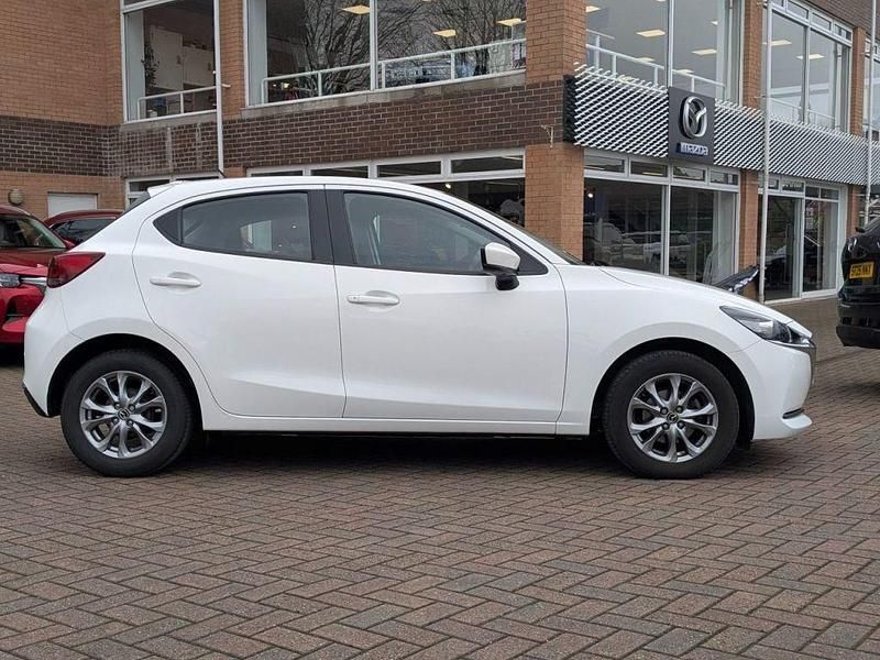 Used Mazda 2 75 HP (55 kW) 2022 White Hatchback