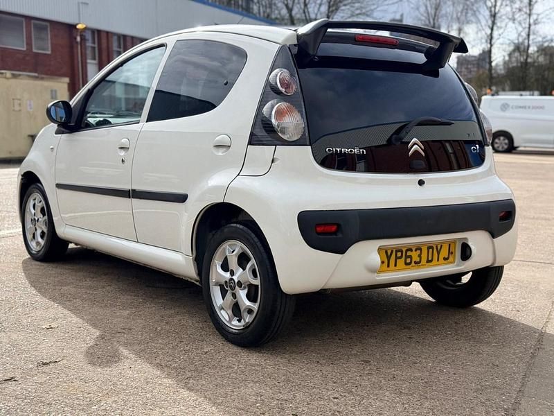 Used Citroën C1 Platinum 68 HP (50 kW) 2013 White Hatchback
