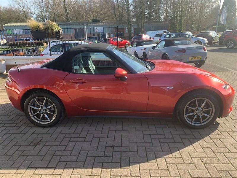 Begagnad Mazda MX5 Inclusive 132 HK (97 kW) 2021 Röd Cab