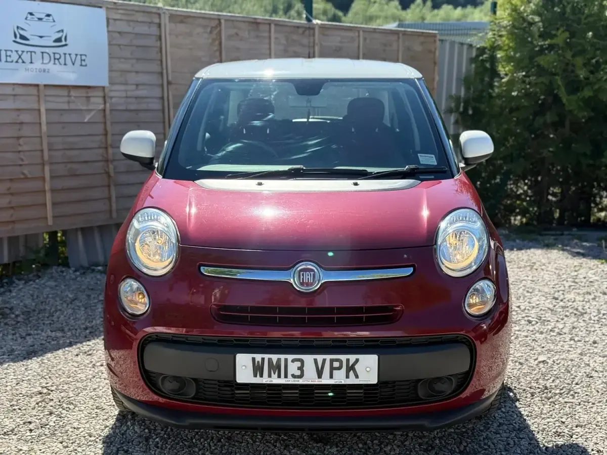 Used Fiat 500L Easy 85 HP (62 kW) 2013 Red/white MPV