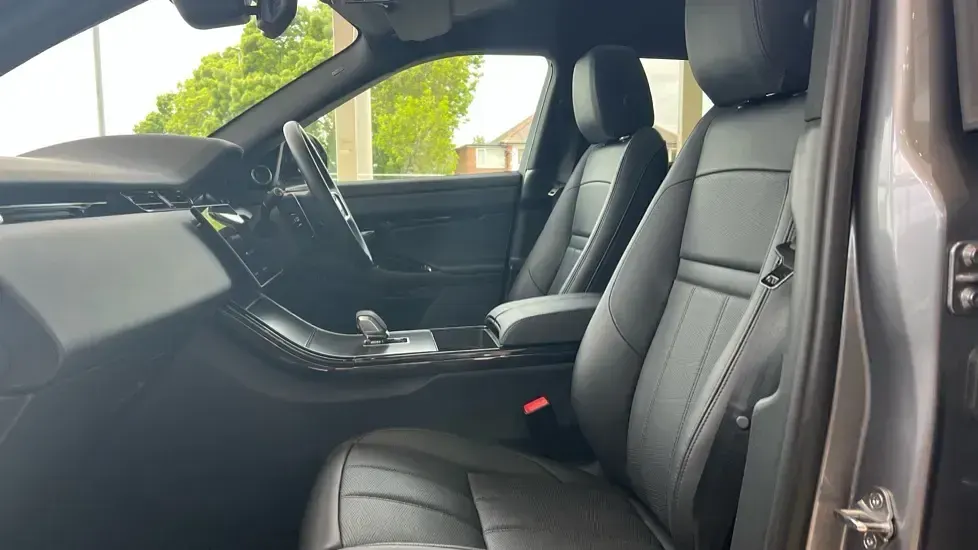 Used Land Rover Range Rover evoque HSE Dynamic 204 HP (150 kW) 2025 Metallic  eiger grey Hatchback
